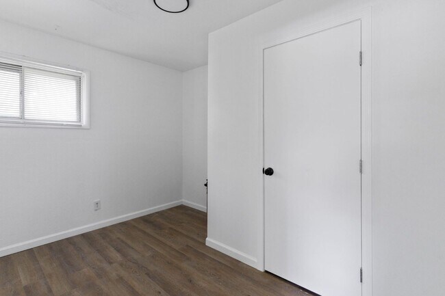 Building Photo - 9835 Winkler Dr