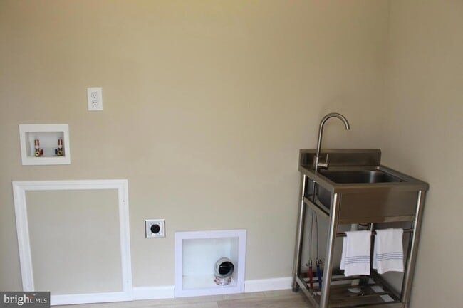 Building Photo - 175 N Madison St