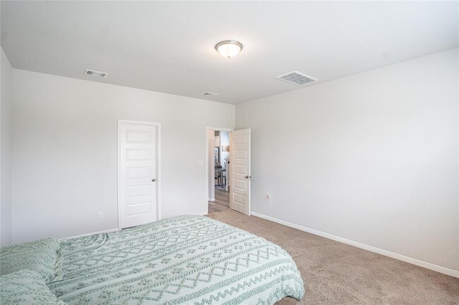 Building Photo - 301 Elm Br Trl