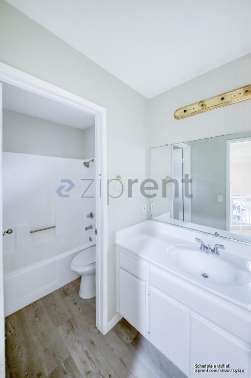 Building Photo - 7855 Green Crest Ct