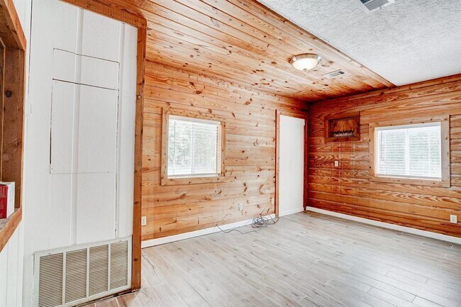 Building Photo - 301 Tatum Rd