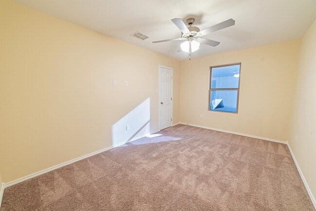 Building Photo - 3305 Charolais Dr