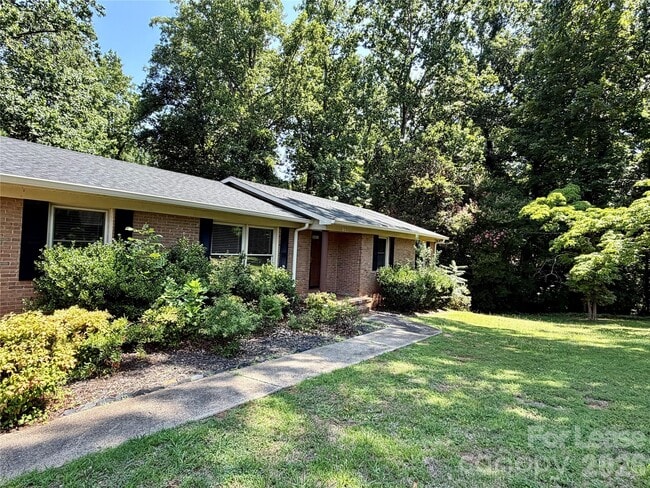 Building Photo - 109 James Dr