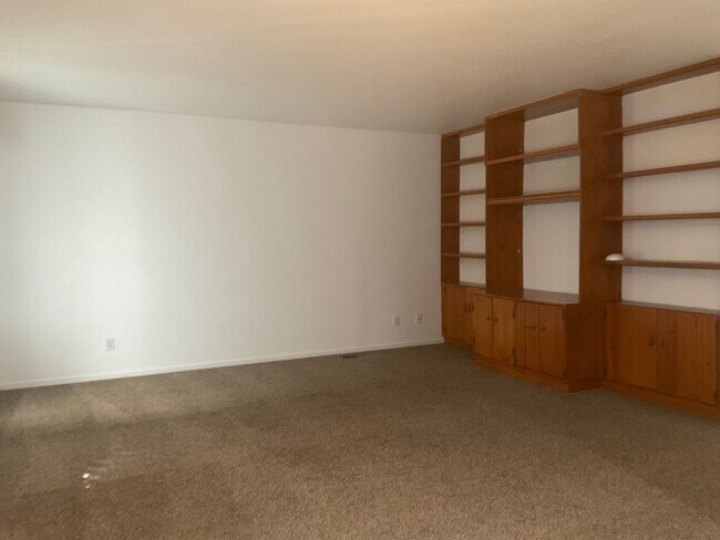 Building Photo - Sparks Family Home in Great Commuting and shopping Location with $1000 Move in Rent Credit!