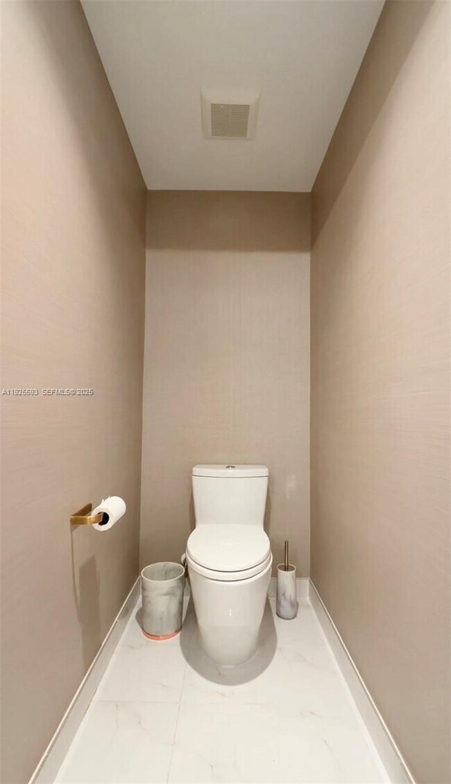 Building Photo - 16385 Biscayne Blvd