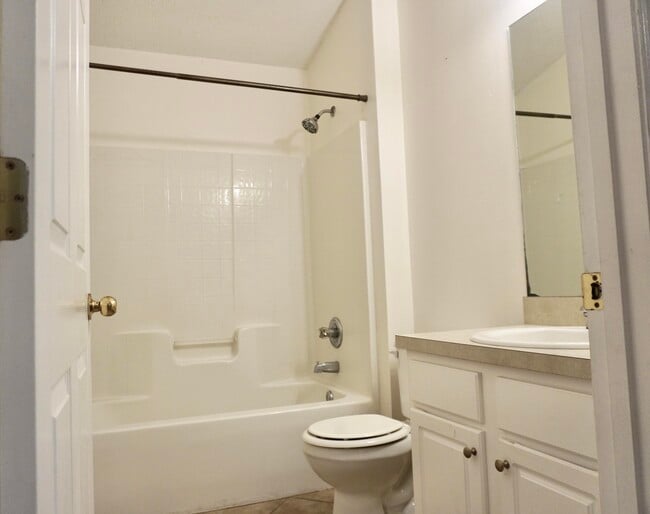 Building Photo - 3817 La Flor Dr
