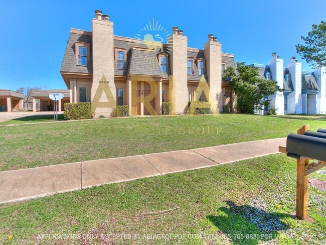 Primary Photo - Spacious 2 Bed/1.5 Bath Townhouse in East ...