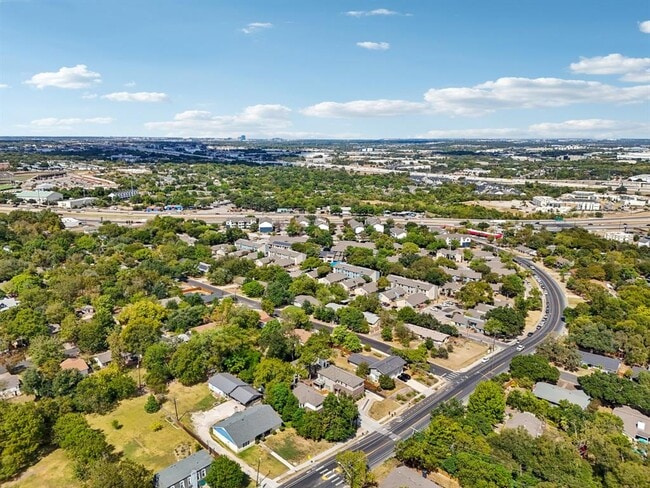 Building Photo - 6902 Northeast Dr