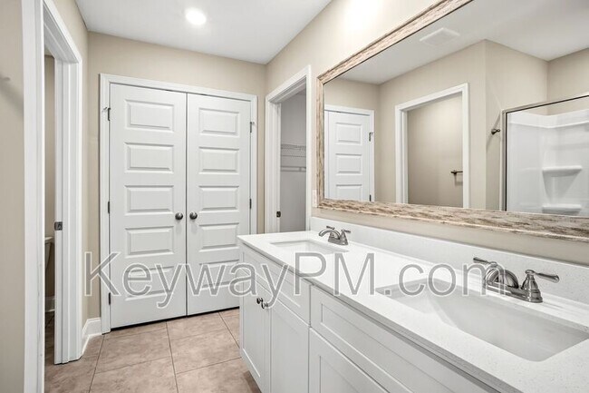 Building Photo - 3109 Venetian Dr