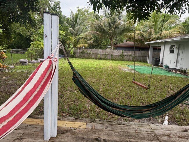 Building Photo - 2452 Madison St