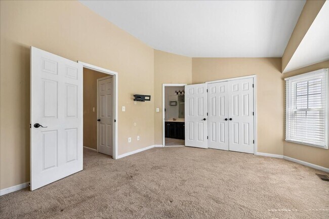 Building Photo - Luxury Townhome at Lake Linganore