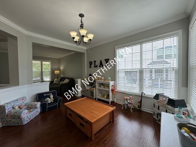 Building Photo - 8930 Kingbird Ct
