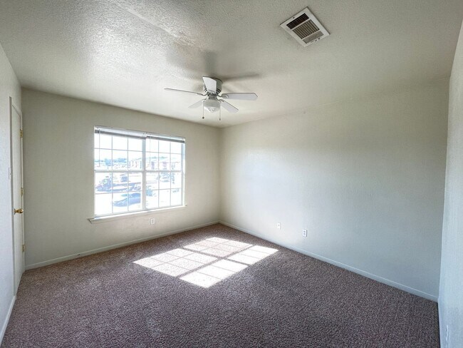 Building Photo - 400 Brittney Way