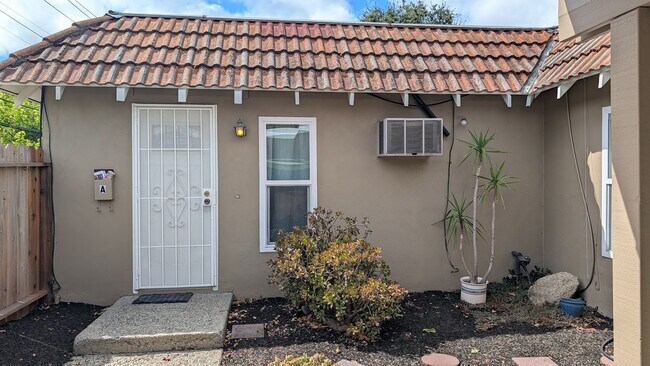 Building Photo - 2223 Buena Vista Ave