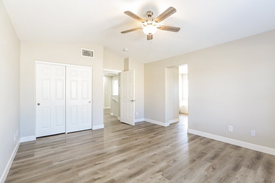 Building Photo - 4477 Oberlander Ave