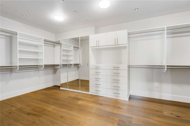 Building Photo - 3376 Peachtree Rd NE