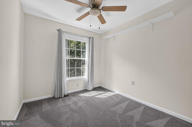 Building Photo - 5619 Ridge View Dr