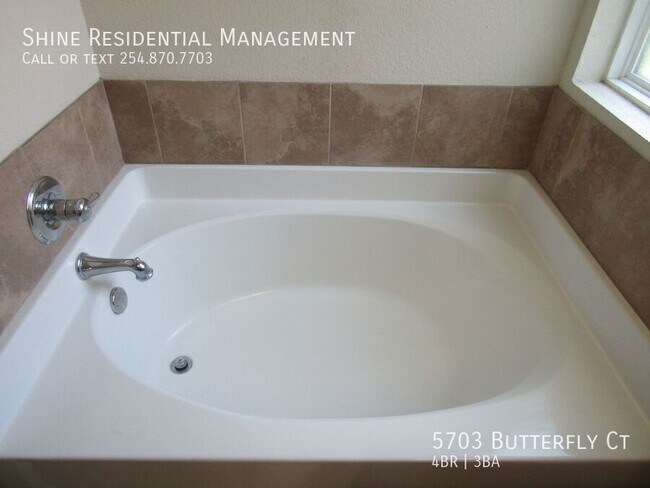 Building Photo - 5703 Butterfly Ct