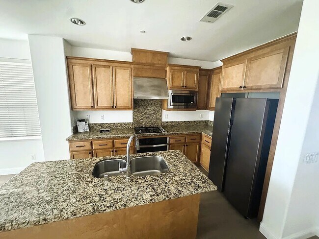 Building Photo - 40203 Antigua Rose Terrace