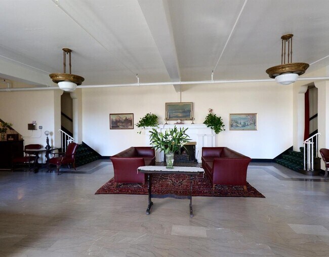 Building Photo - 2121 James M Wood Blvd