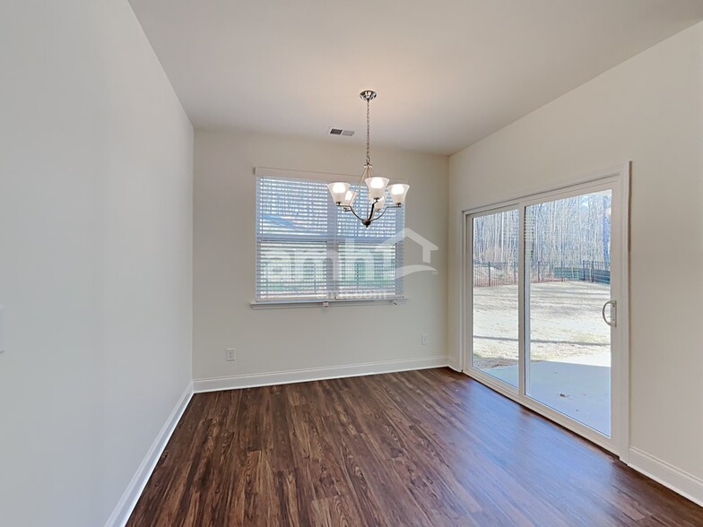 Building Photo - 7049 Creeksong Dr