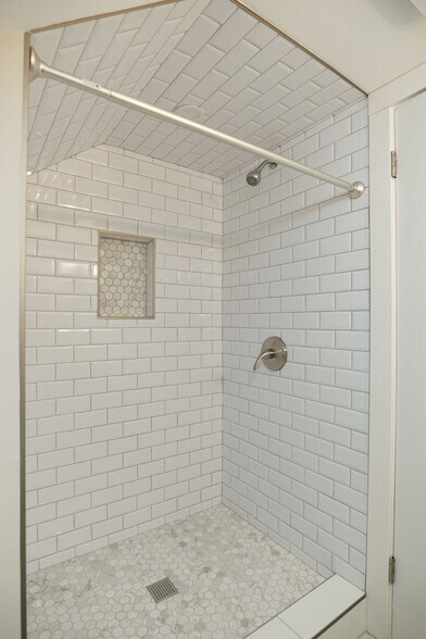 Building Photo - 910 S I St