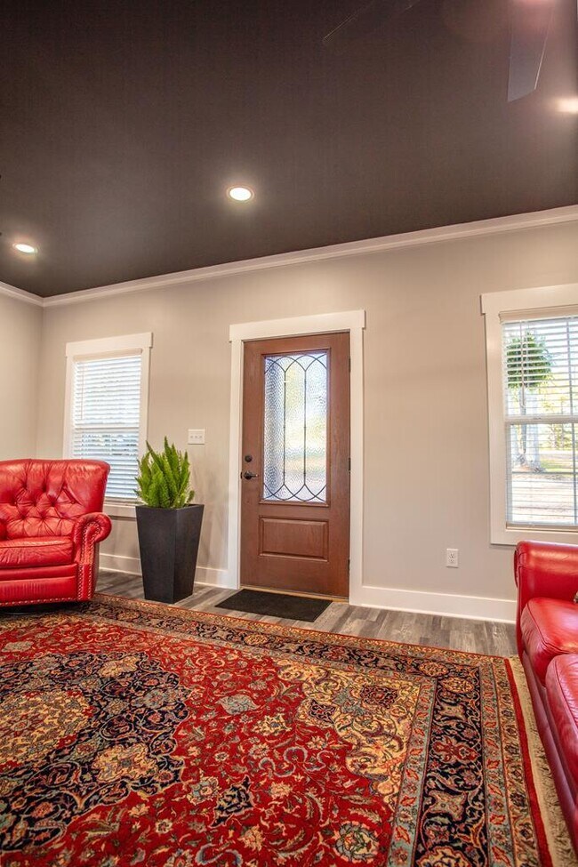 Building Photo - 823 Meridian Rd