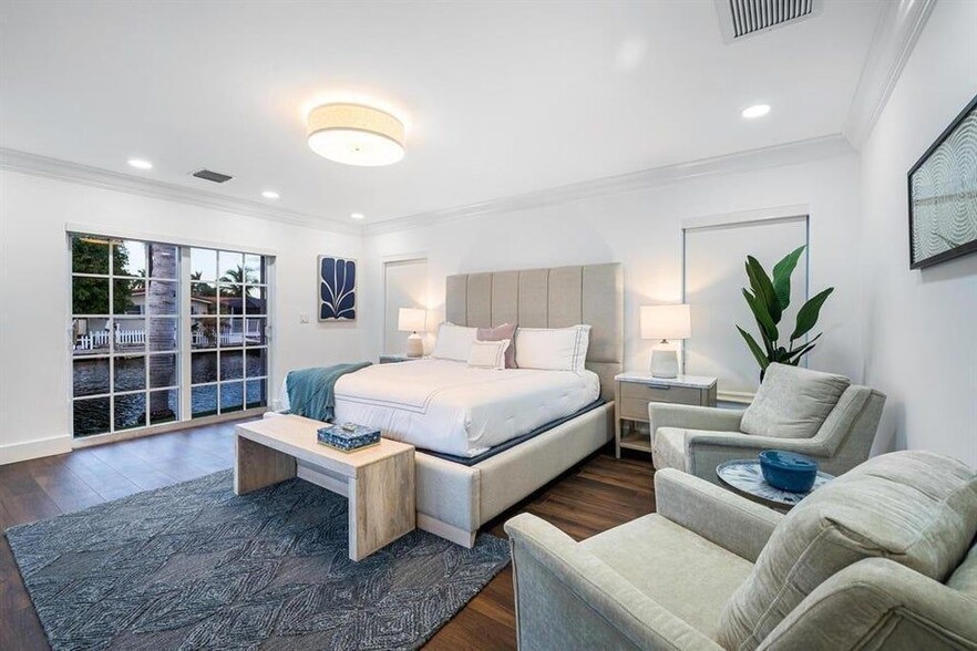 Building Photo - 1419 NE 57th St