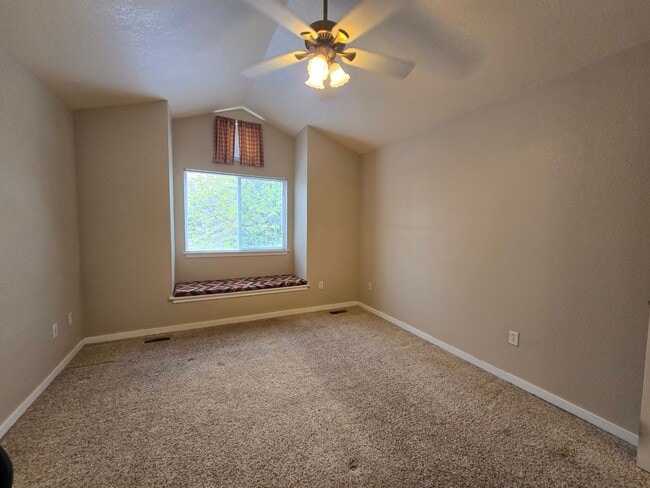 Building Photo - Indian Peaks Rowhouse w/attached garage