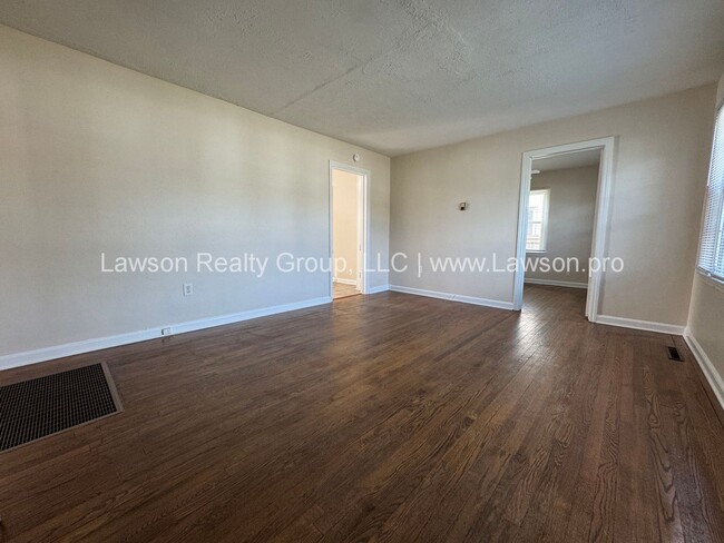 Building Photo - Raleigh Court Three Bedroom with Garage