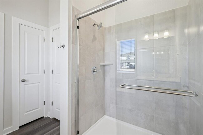 Building Photo - 2332 Delano Dr