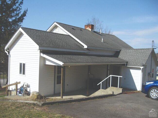 Building Photo - 17 Elm St