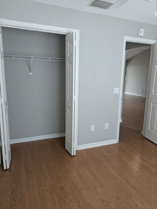 Building Photo - 866 Oak Forest Dr