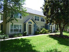 Building Photo - 13700 Richmond Park Dr N