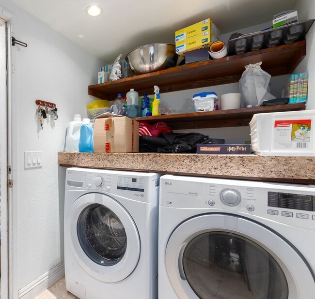 Building Photo - 3BR + Bonus Room | Solar-Powered | Updated...