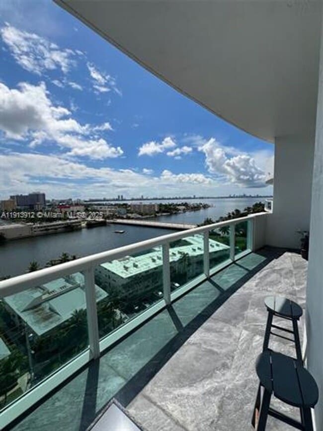 Building Photo - 7910 Harbor Island Dr