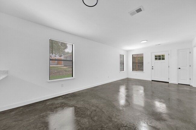 Building Photo - 34 E Geeter Rd