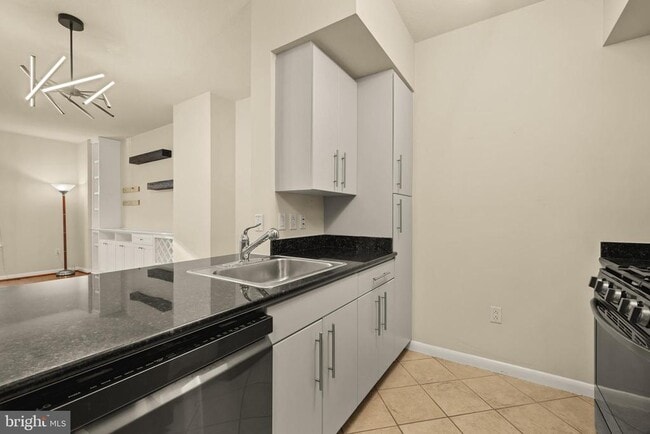 Building Photo - 1021 N Garfield St