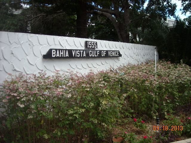 Building Photo - 1BR/1BA Newly Renovated Canal front Condo on Venice Island