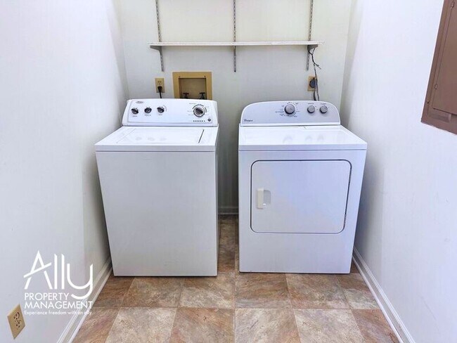 Building Photo - 1515 Westfield Ct