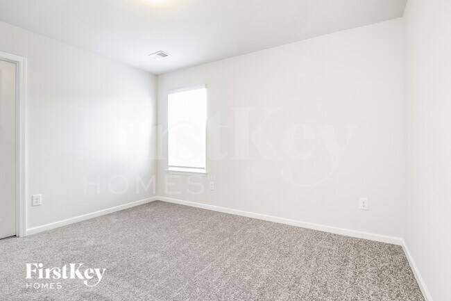 Building Photo - 3 Ramblehurst Rd