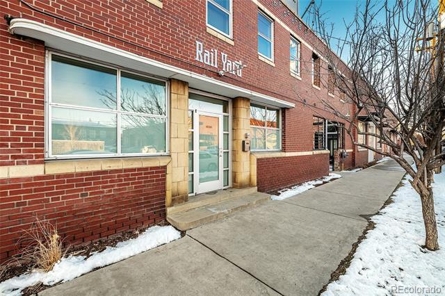 Building Photo - 3033 Blake St