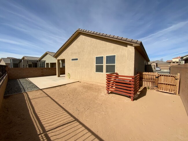 Building Photo - 4 Bedroom Single Story Home Available Near...