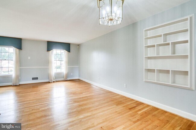Building Photo - 5001 Ninian Ct
