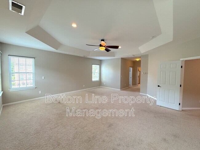 Building Photo - 15007 Skypark Dr