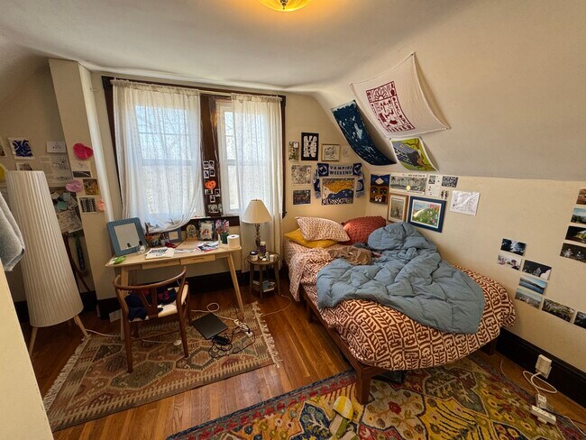 Building Photo - 211 Holland St