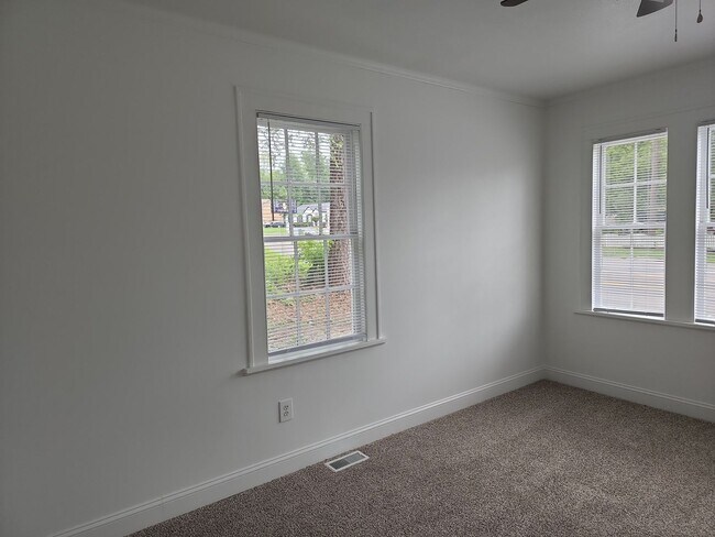 Building Photo - Completely Remodeled Cottage style home fo...
