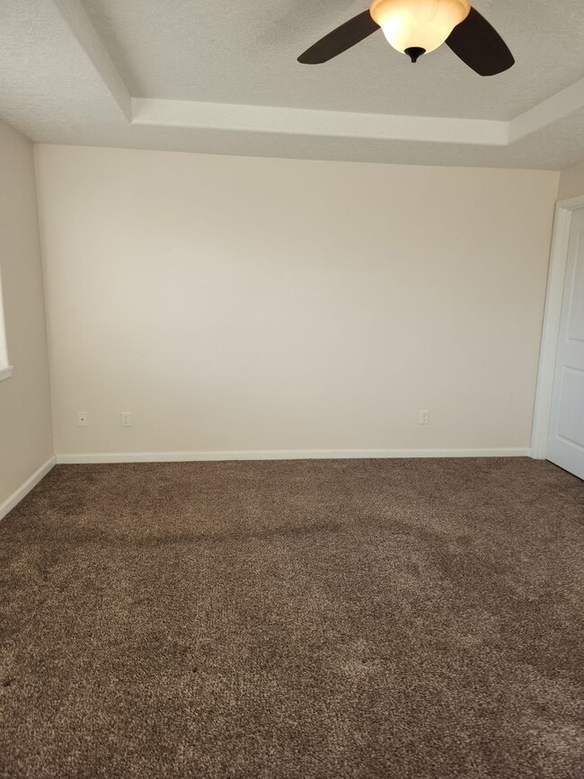 Building Photo - 3-bedroom 2.5 bath House