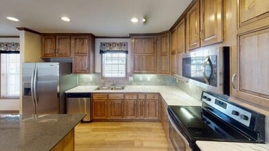 Building Photo - 140 American Ave