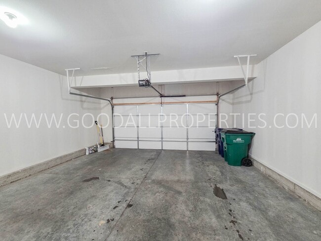 Building Photo - Bright & Spacious 1.5-Story 3 Beds, 2.5 Bath Home in Waukee Schools